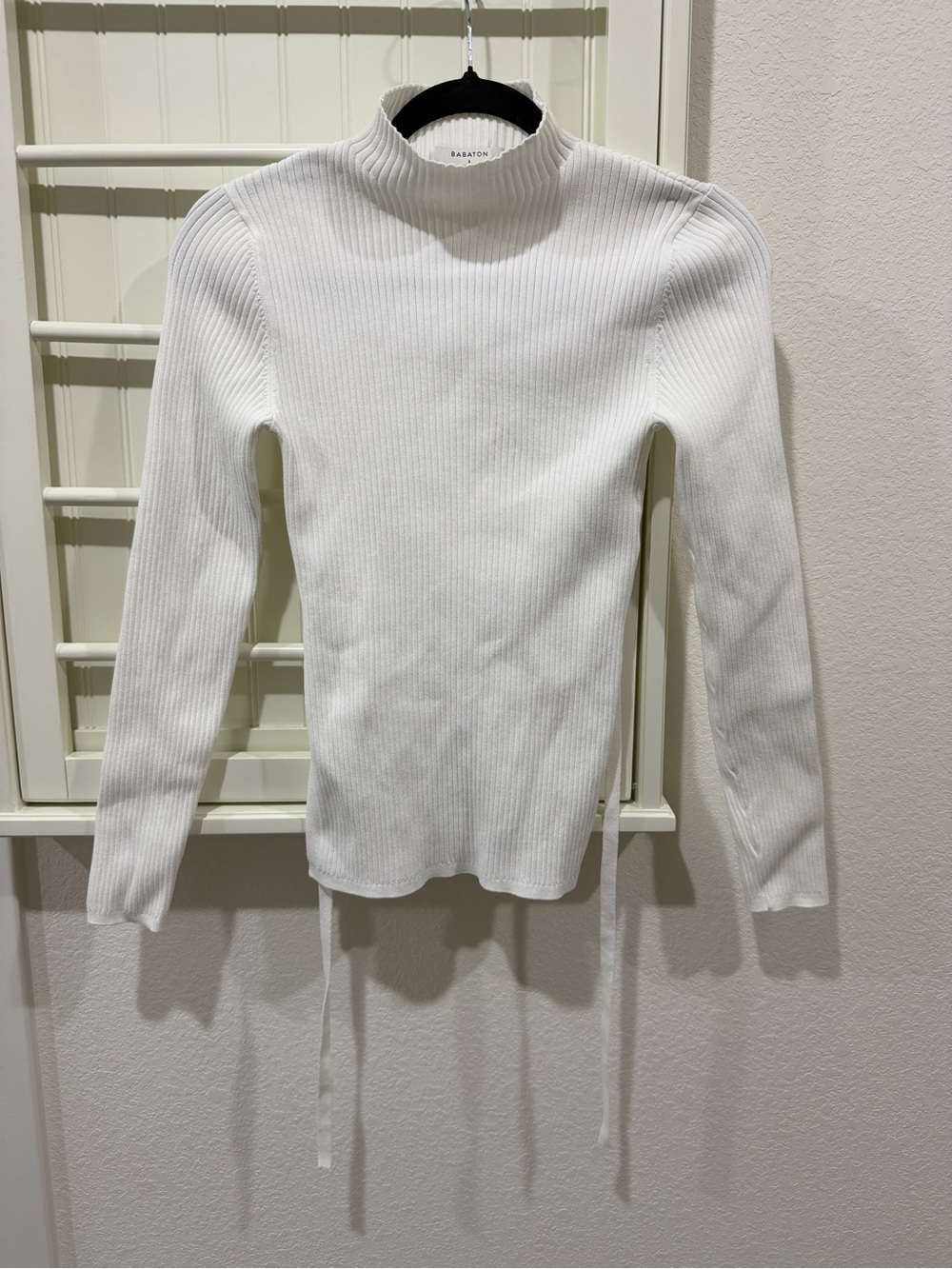 Aritzia Babaton White Ribbed Mock-Neck Long Sleeve Top